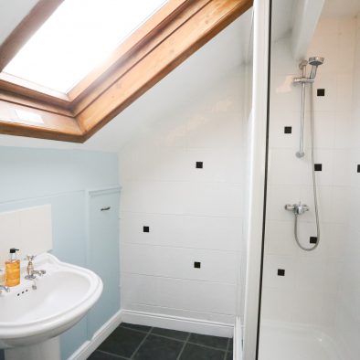Dale House Kettlewell top floor bathroom 2