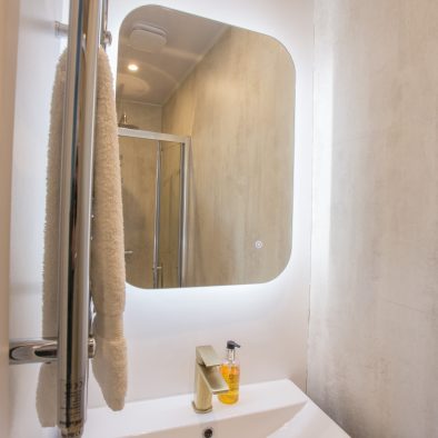 Dale House Kettlewell bedroom 4 shower and sink area