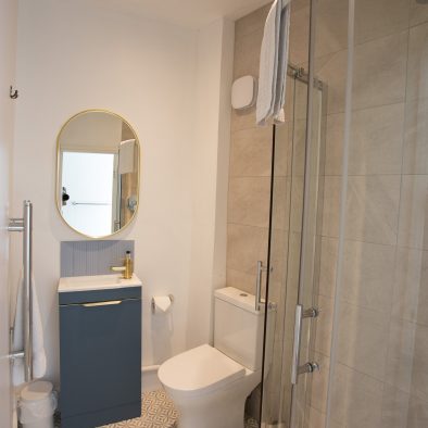 Dale House Kettlewell Bedroom 3 ensuite shower area